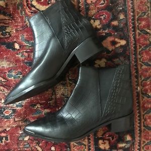 Marc fisher Chelsea Boots- like new!